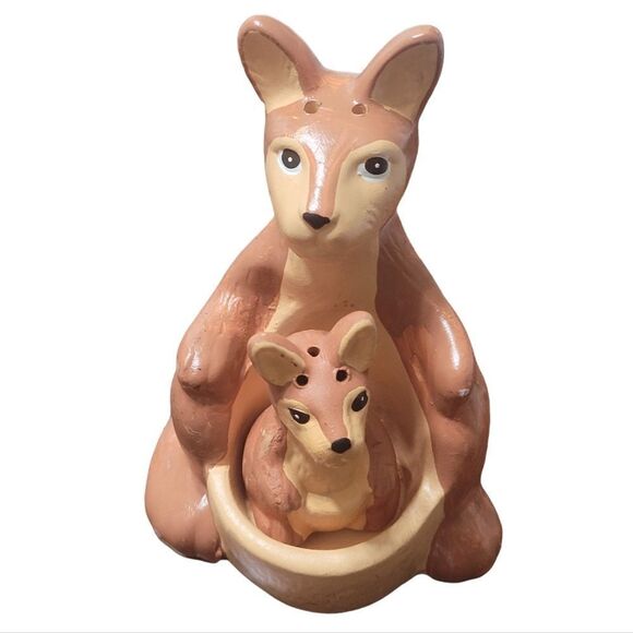 Vintage kangaroo and Joey salt and pepper shakers - Picture 1 of 4